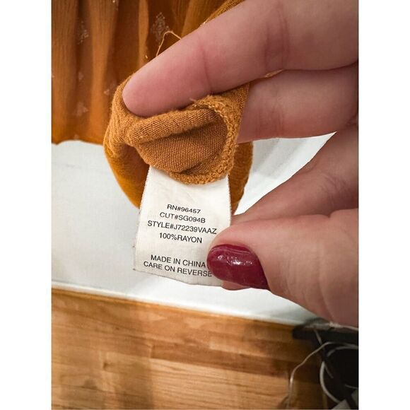 Eyeshadow Top  - Picture 7 of 9